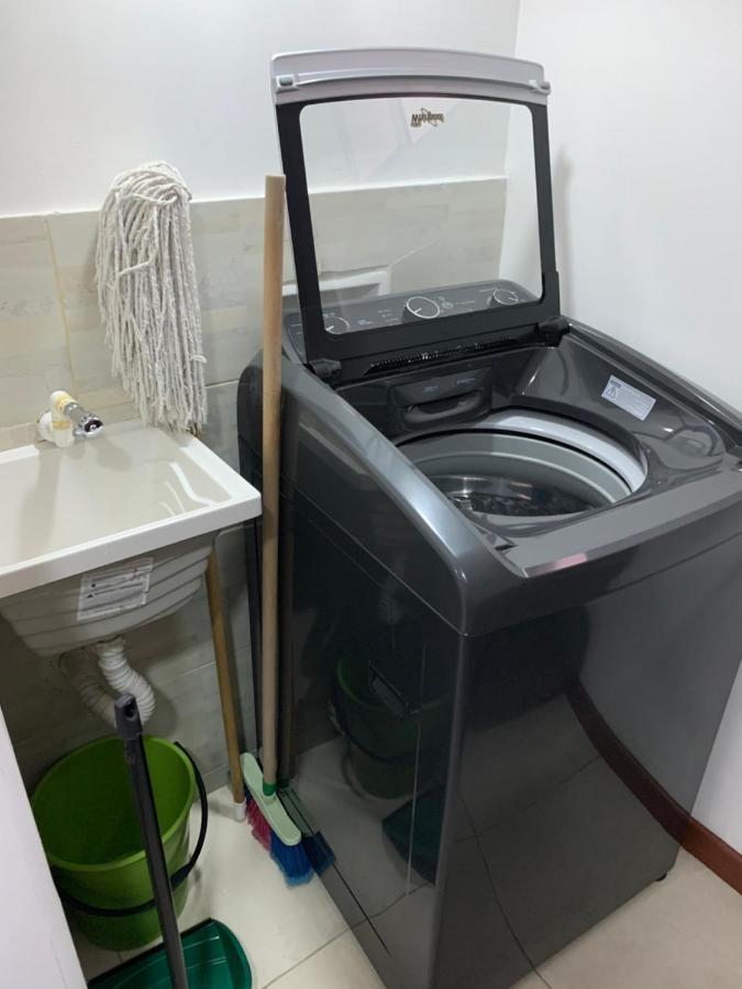 Apartamento Cerca Del Cc Titan Plaza Bogota Luaran gambar